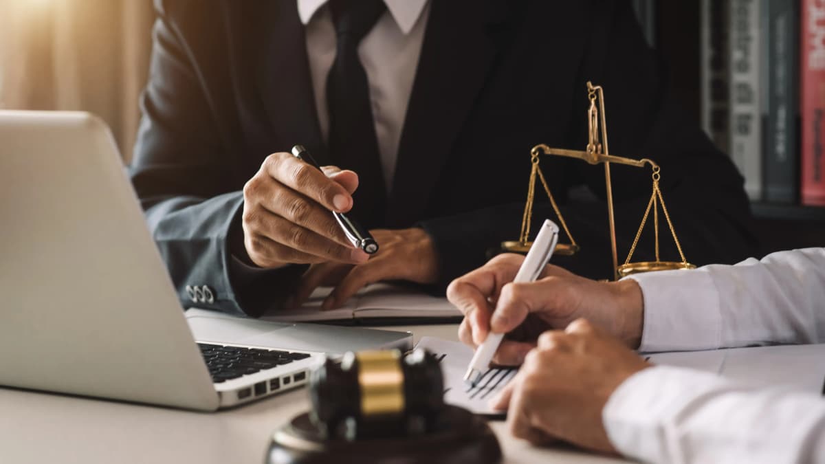 A Paralegal’s Essential Guide to Supporting Business Law